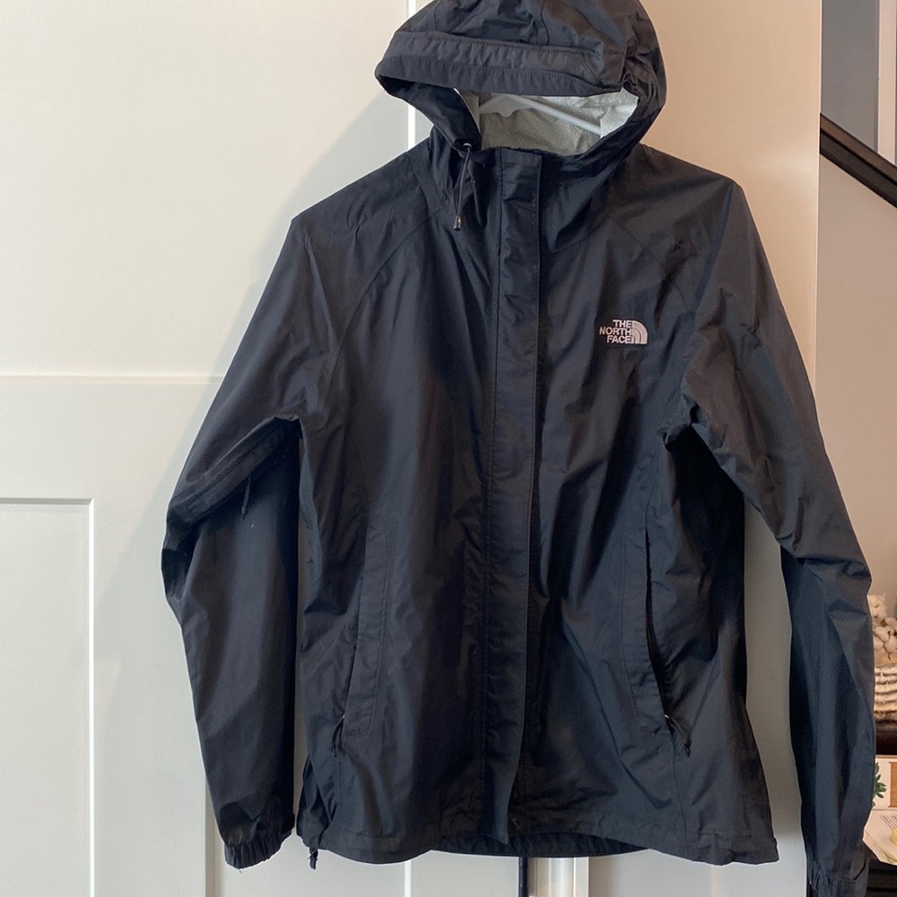 Black North Face windbreaker shell jacket- like new!!